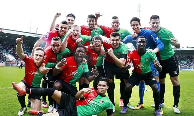 特别是在比 特别是在比